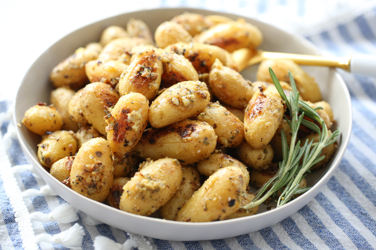 Garlic-Rosemary Roasted Child Potatoes – Our Finest Bites